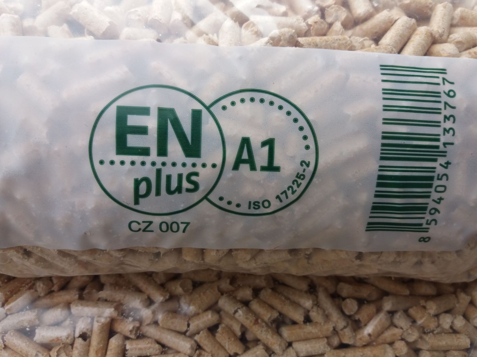 欧洲优质木屑颗粒6mm 8mm |大袋或15公斤袋|燃料橡/松木颗粒