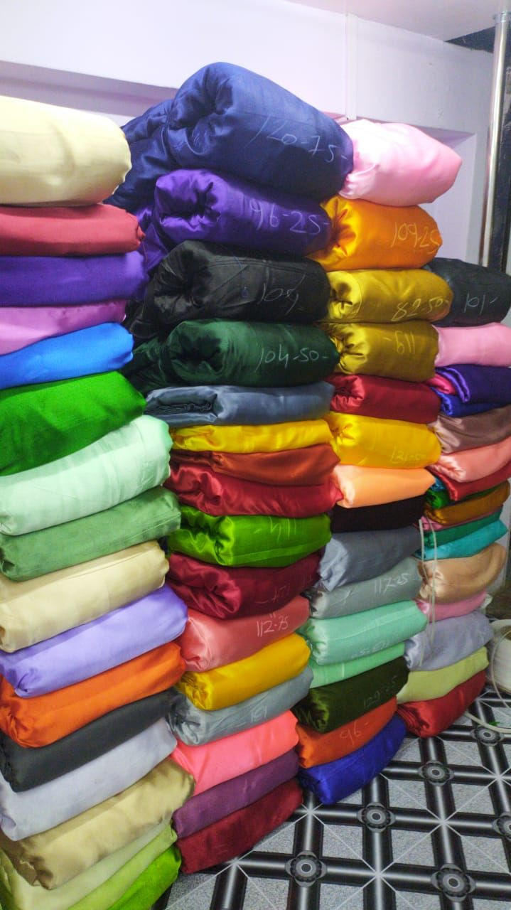 丝绸、人造丝、棉布套装和Kurtis等纺织品
