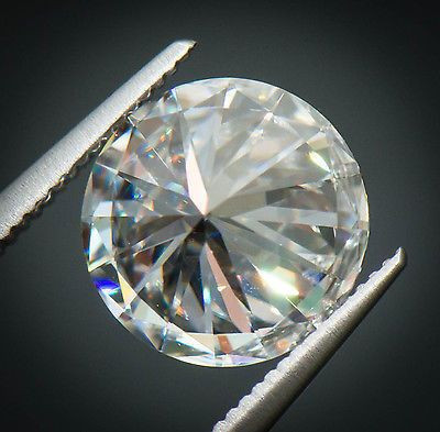 宽松天然圆形切割钻石0.30-5.00克拉，具有GIA证书