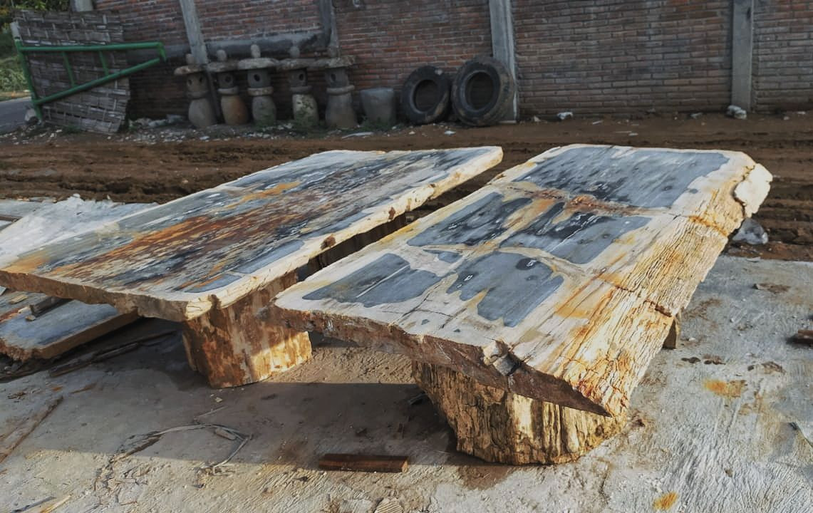 石化木桌